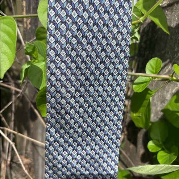 Gucci Navy Geometric Men's Tie - Picture 3 of 4